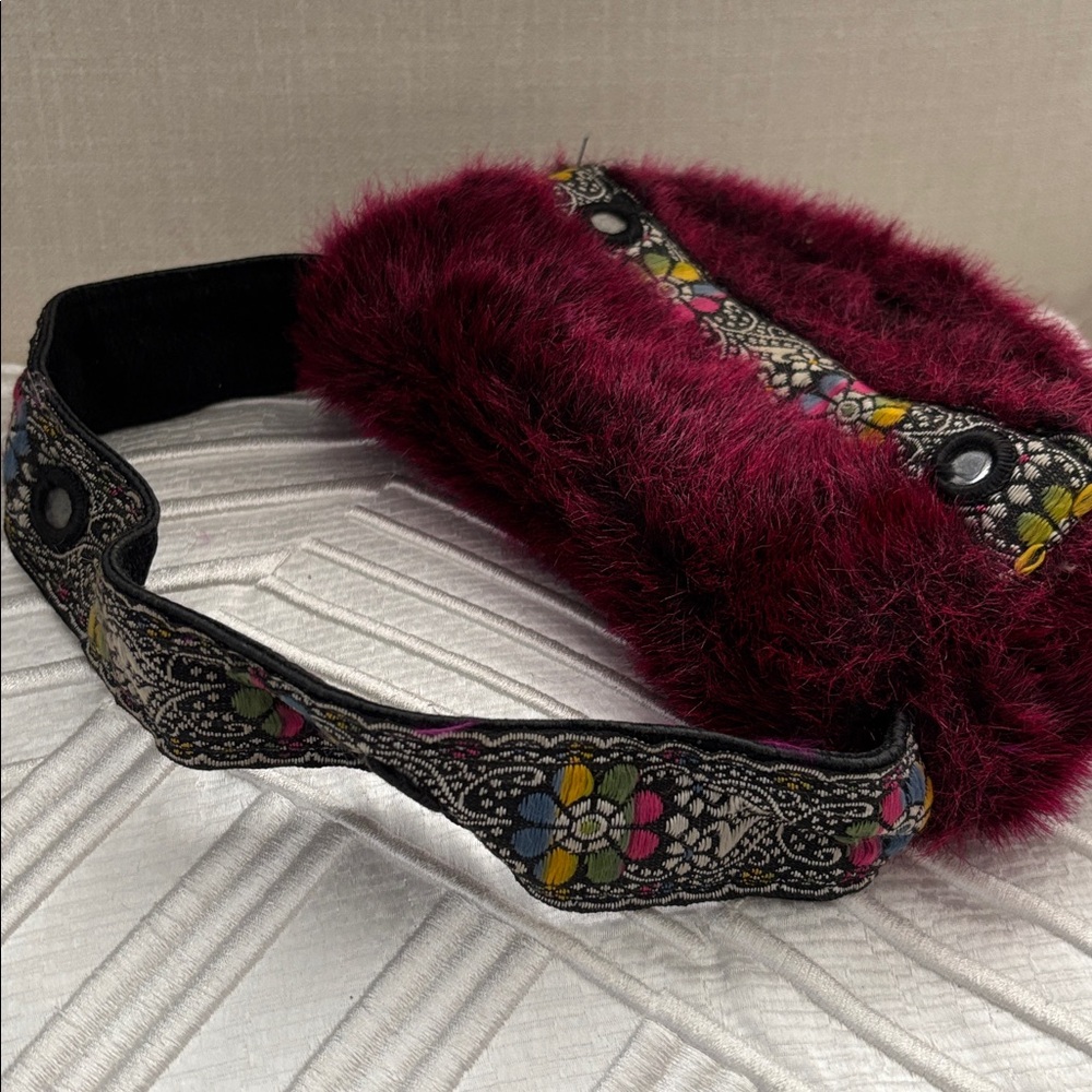 Queen Bee USA Faux Fur Shoulder Bag with Floral Trim - Picture 4 of 6